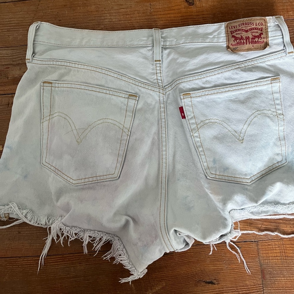 LEVIS 501 SHORTS 32